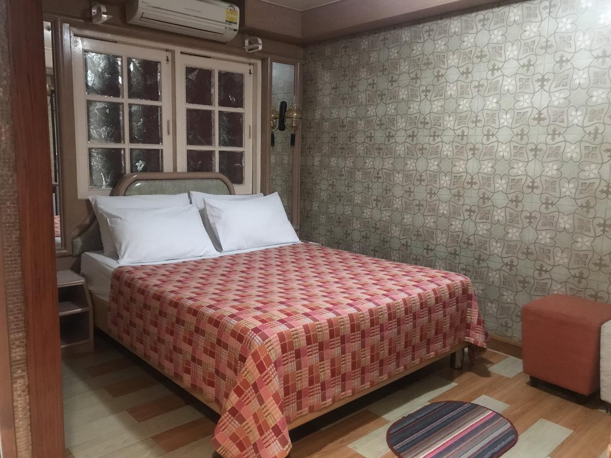 Wandee House Hotel